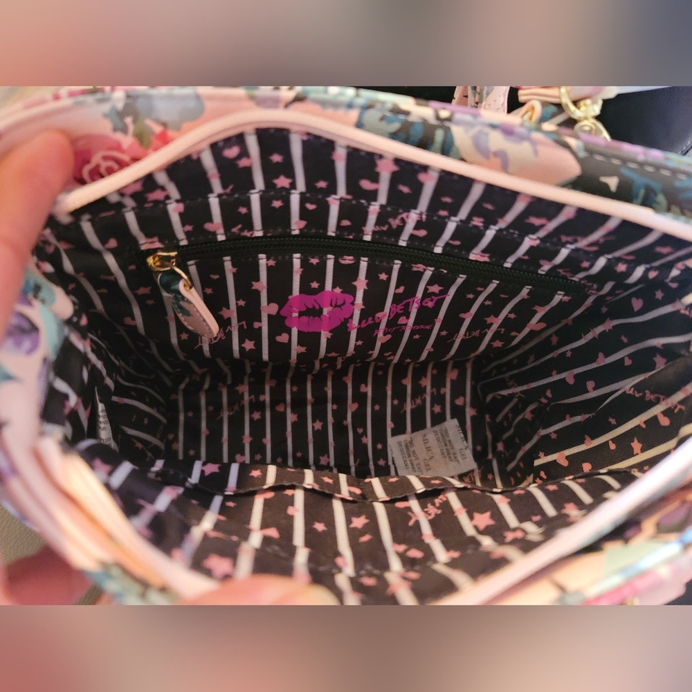 Bag 🎒 - Picture 3 of 5